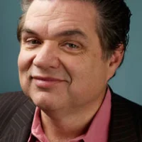 Оливер Платт