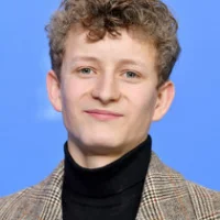 Йон Рэйнс