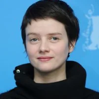 Полин Этьен
