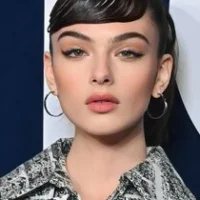 Дева Кассель
