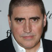 Альфред Молина